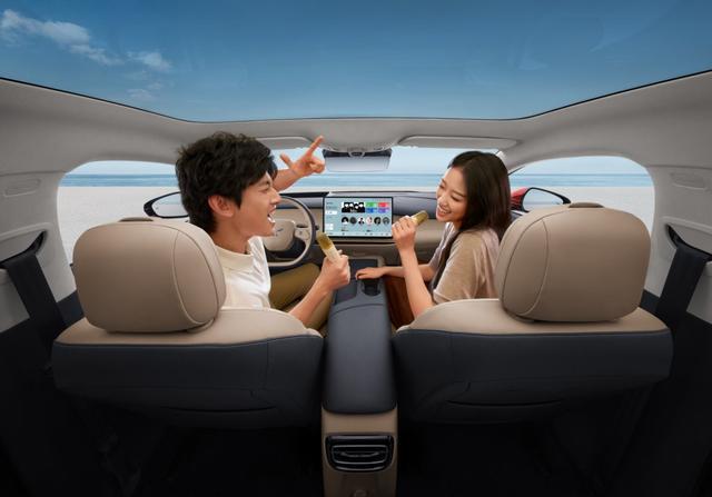 ：65寸AR-HUD破解泊车难题全家都爱坐澳门新葡京网站红旗天工05藏着出行黑科技(图2)