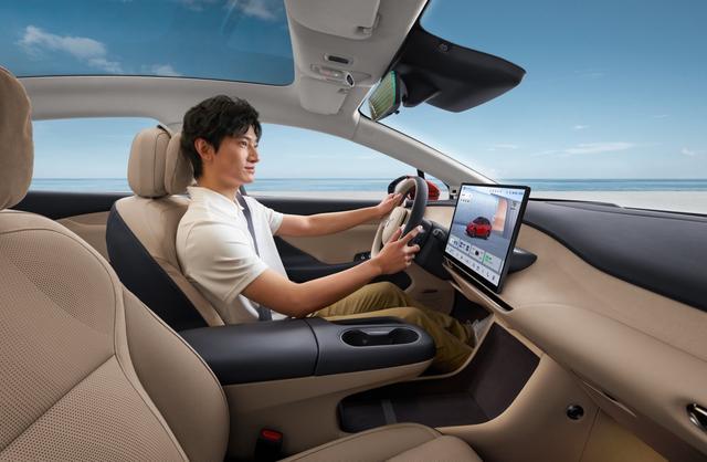 ：65寸AR-HUD破解泊车难题全家都爱坐澳门新葡京网站红旗天工05藏着出行黑科技(图5)